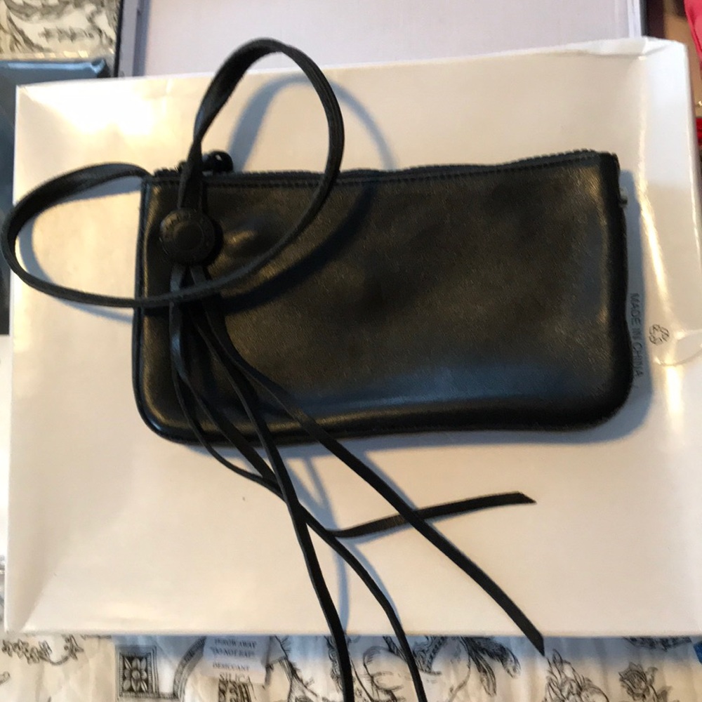 Gap wristlet